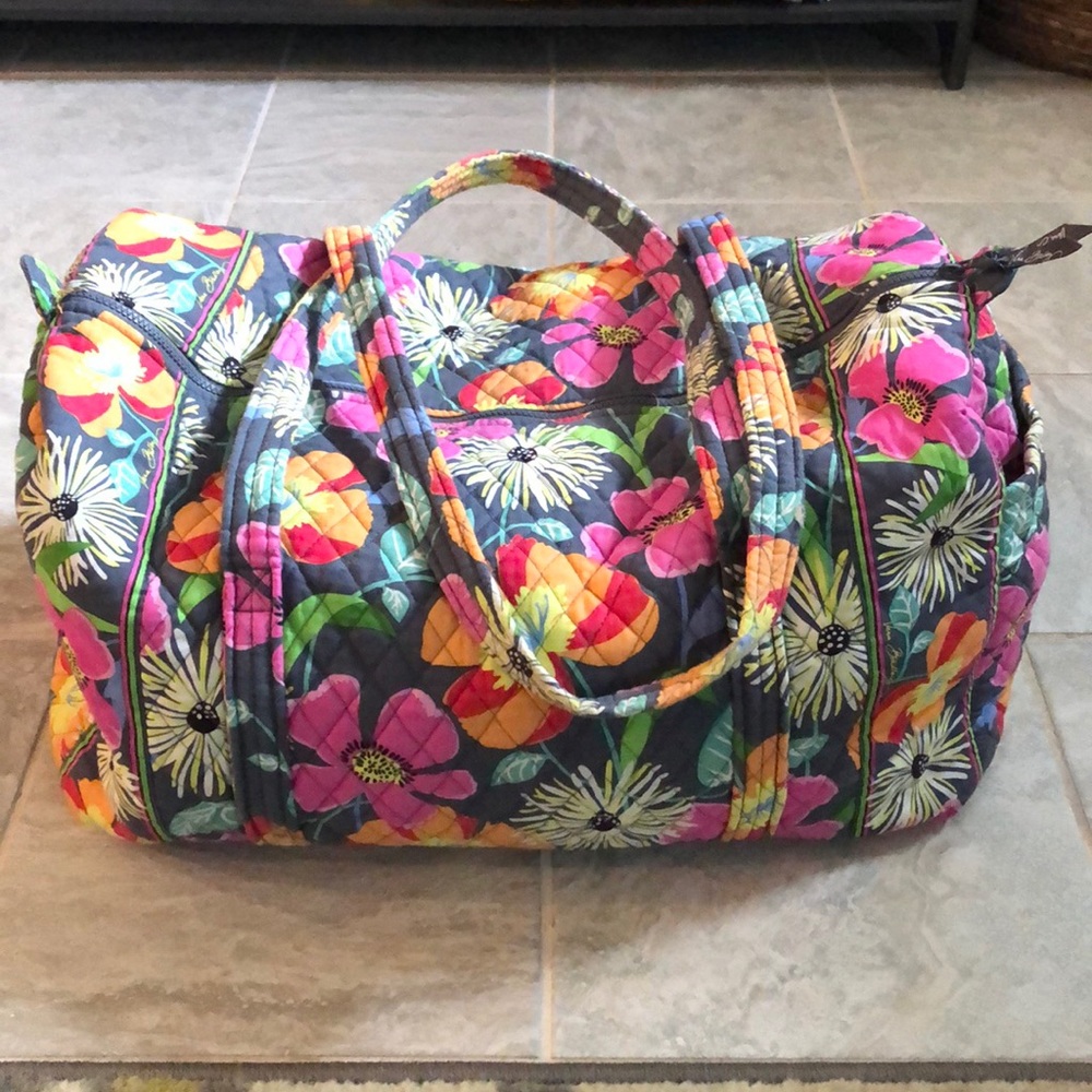 LARGE TRAVEL DUFFEL- JAZZY BLOOMS-VERA BRADLEY
